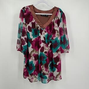 Maggie Barnes Women Pullover Top Size 1X Satin Trim V Neck Floral Boho Statement